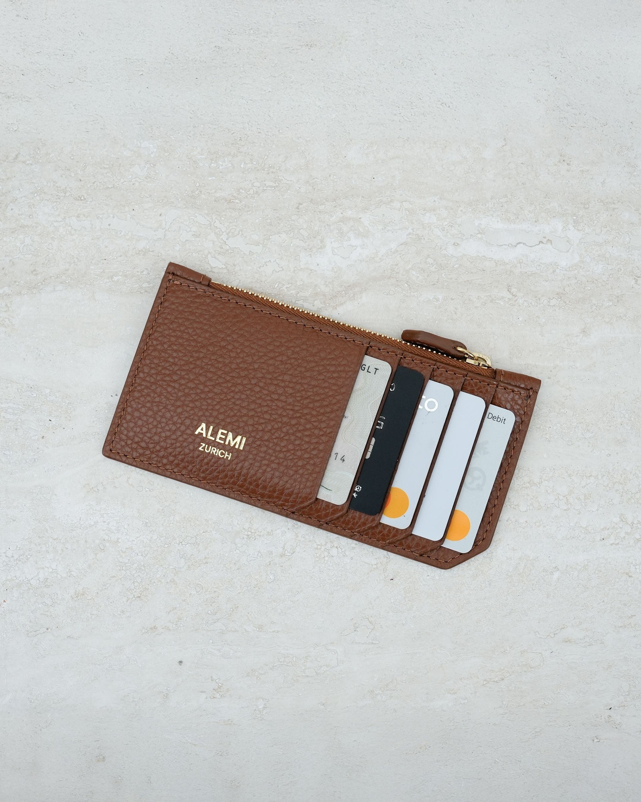 ALEMI Zurich | CARDHOLDER | Accessoires | Cognac | Soft Grain Leather | Front with cards