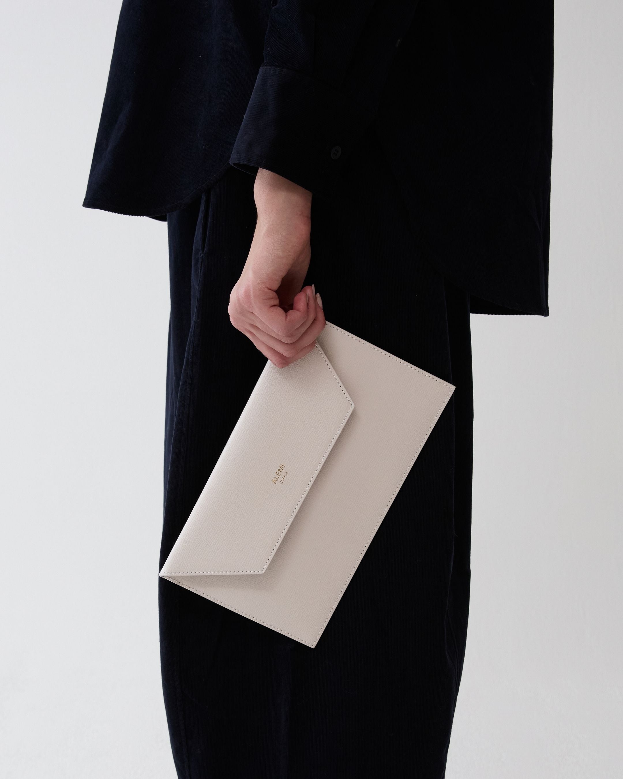 ALEMI Zurich | CLUTCH | Small Bag | Cloud Dancer | Pebbled Leather | Bag without metal chain