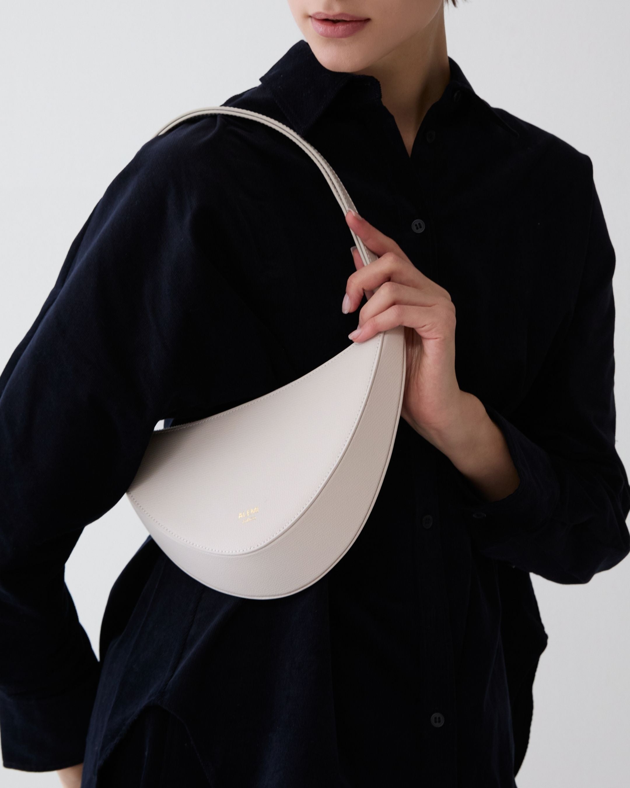 ALEMI Zurich | HELVETIA | Small Bag | Cloud Dancer | Pebbled Leather | Bag on short handle