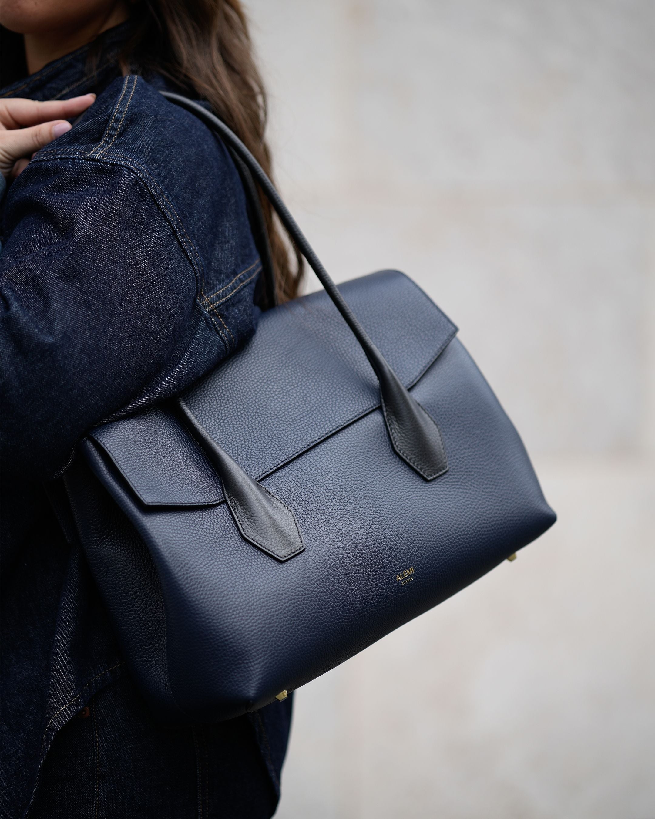 ALEMI Zurich | IDA | Laptop Bag | Black-Navy | Soft Grain Leather | Small version
