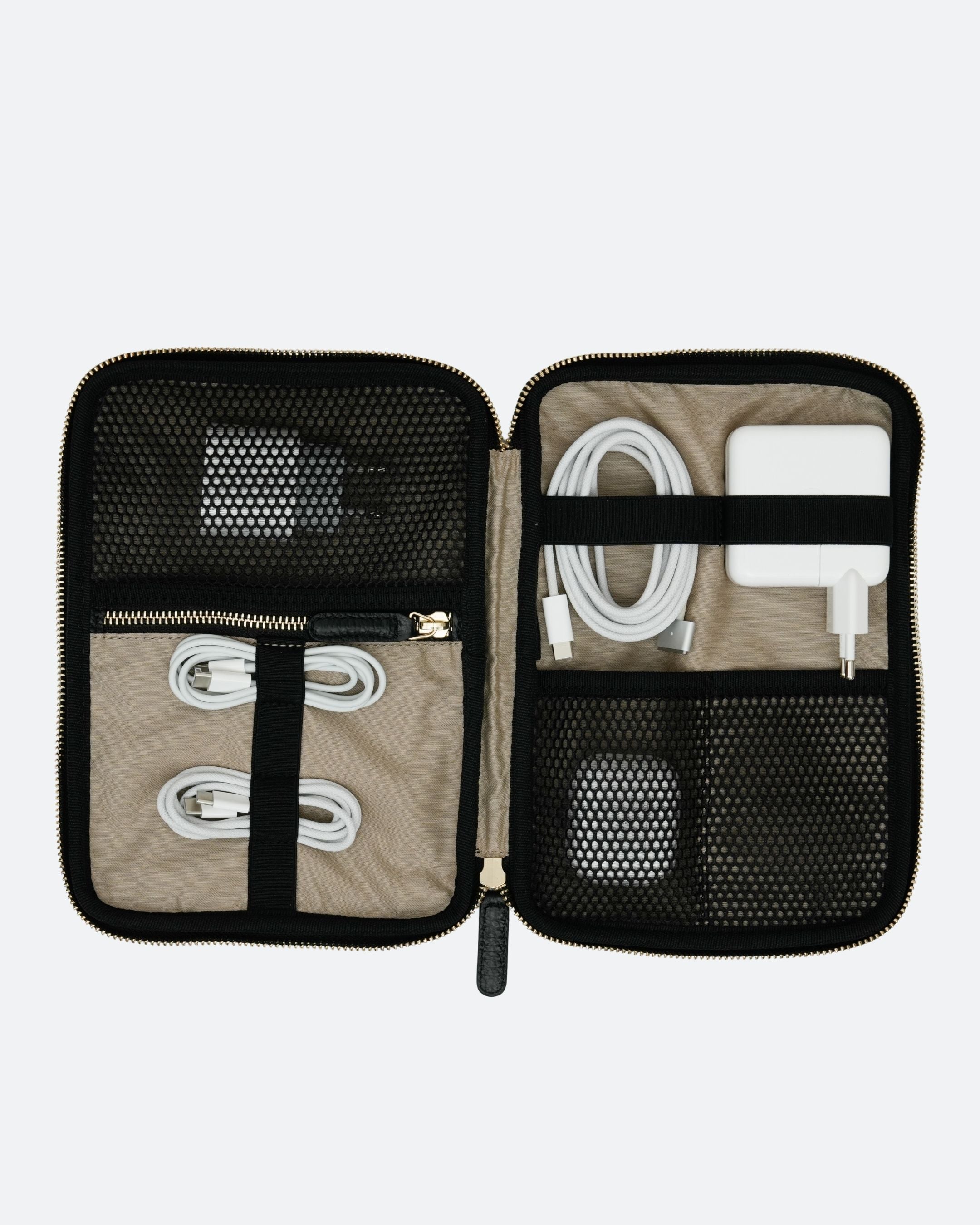 ALEMI Zurich | TECHNOPARK | Accessoires | Black | Soft Grain Leather | Inside with equipment white