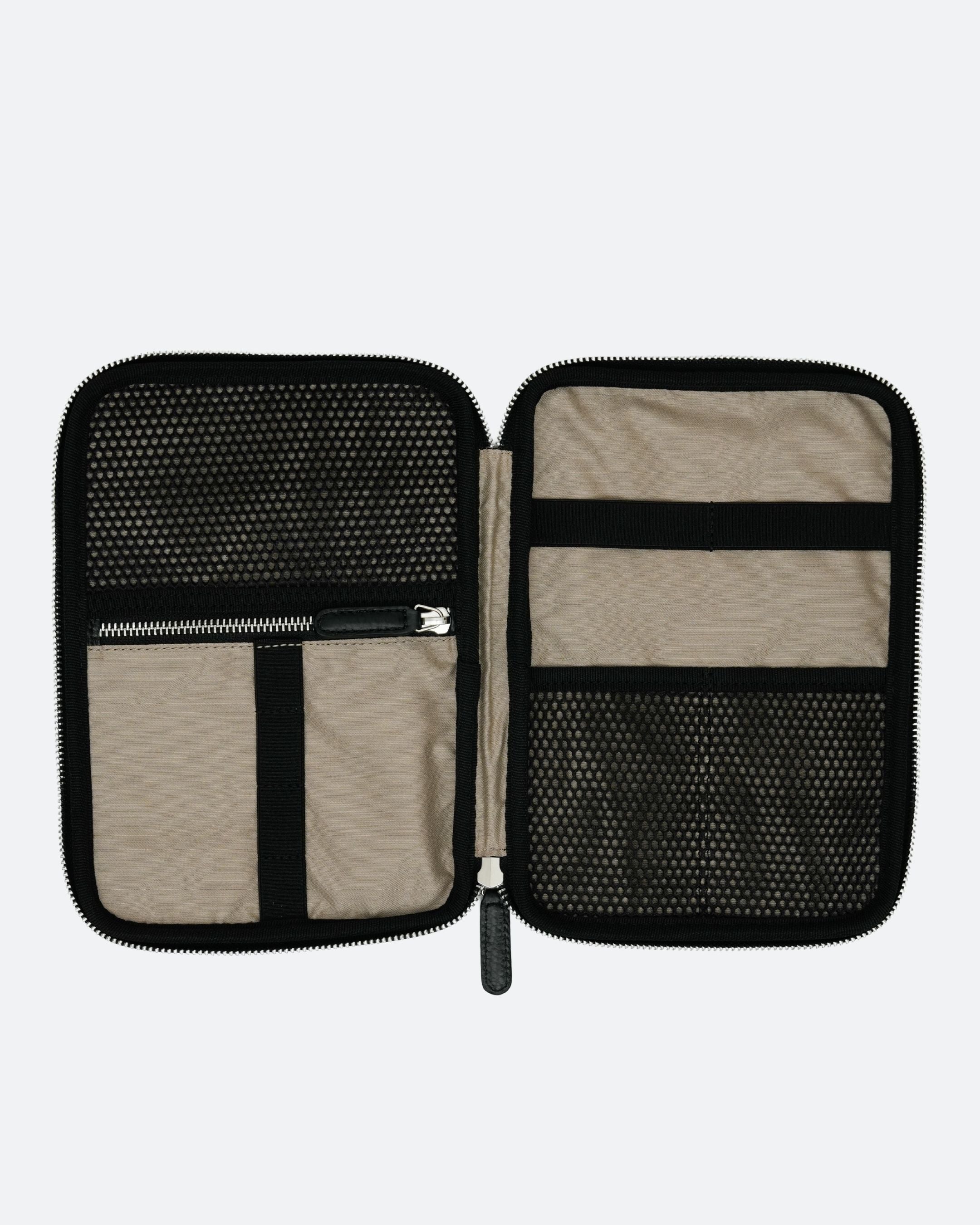 ALEMI Zurich | TECHNOPARK | Accessoires | Black with Silver Hardware | Soft Grain Leather | Inside empty