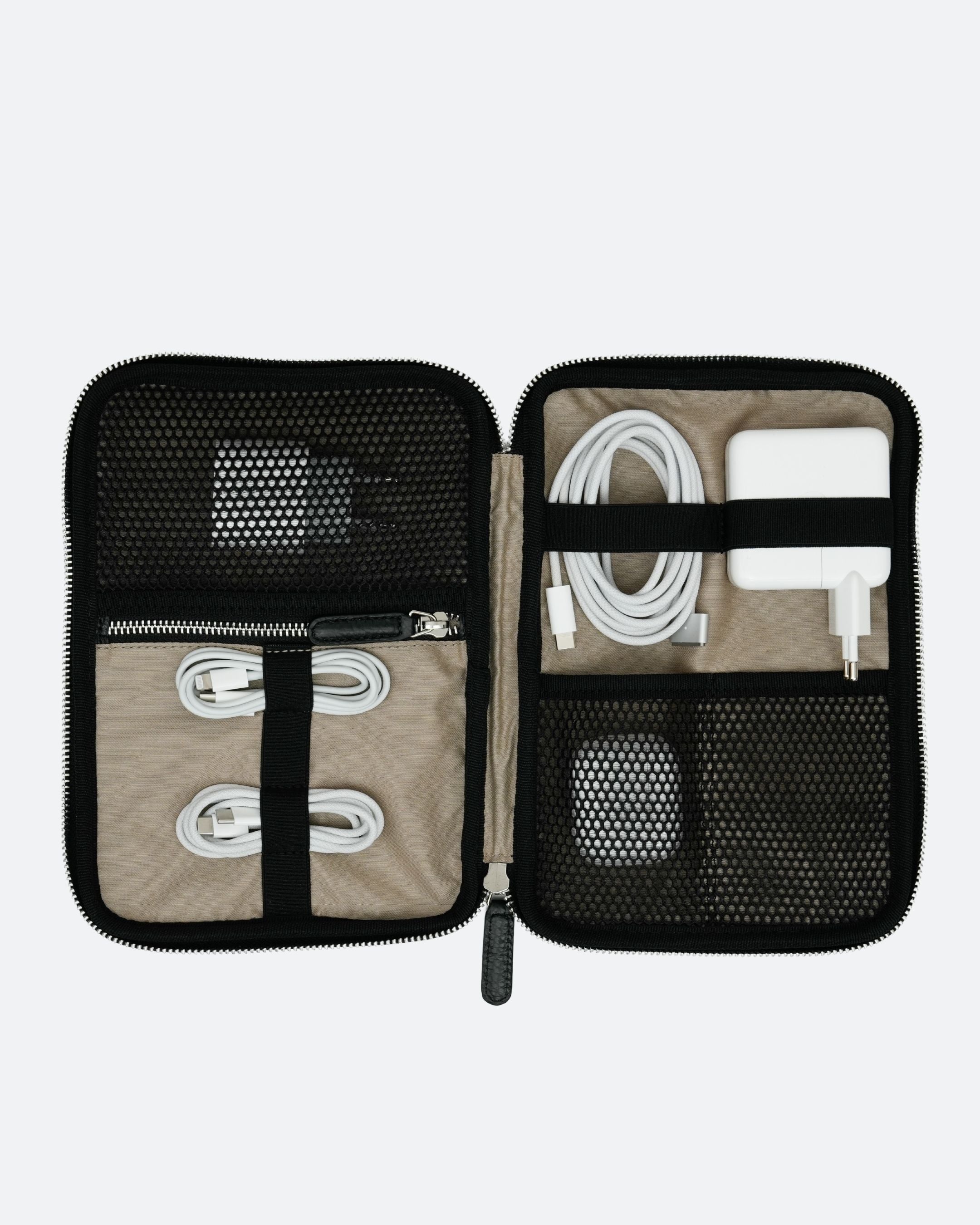ALEMI Zurich | TECHNOPARK | Accessoires | Black with Silver Hardware | Soft Grain Leather | Inside with equipment white