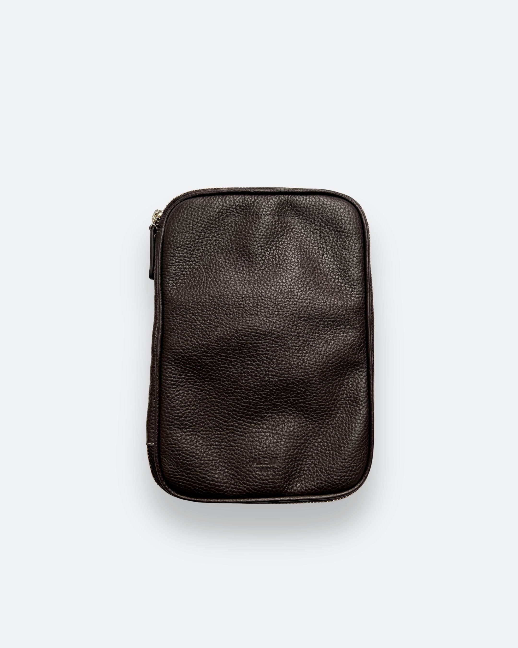 ALEMI Zurich | TECHNOPARK | Accessoires | Dark Brown Embossed | Soft Grain Leather | Front with embossing