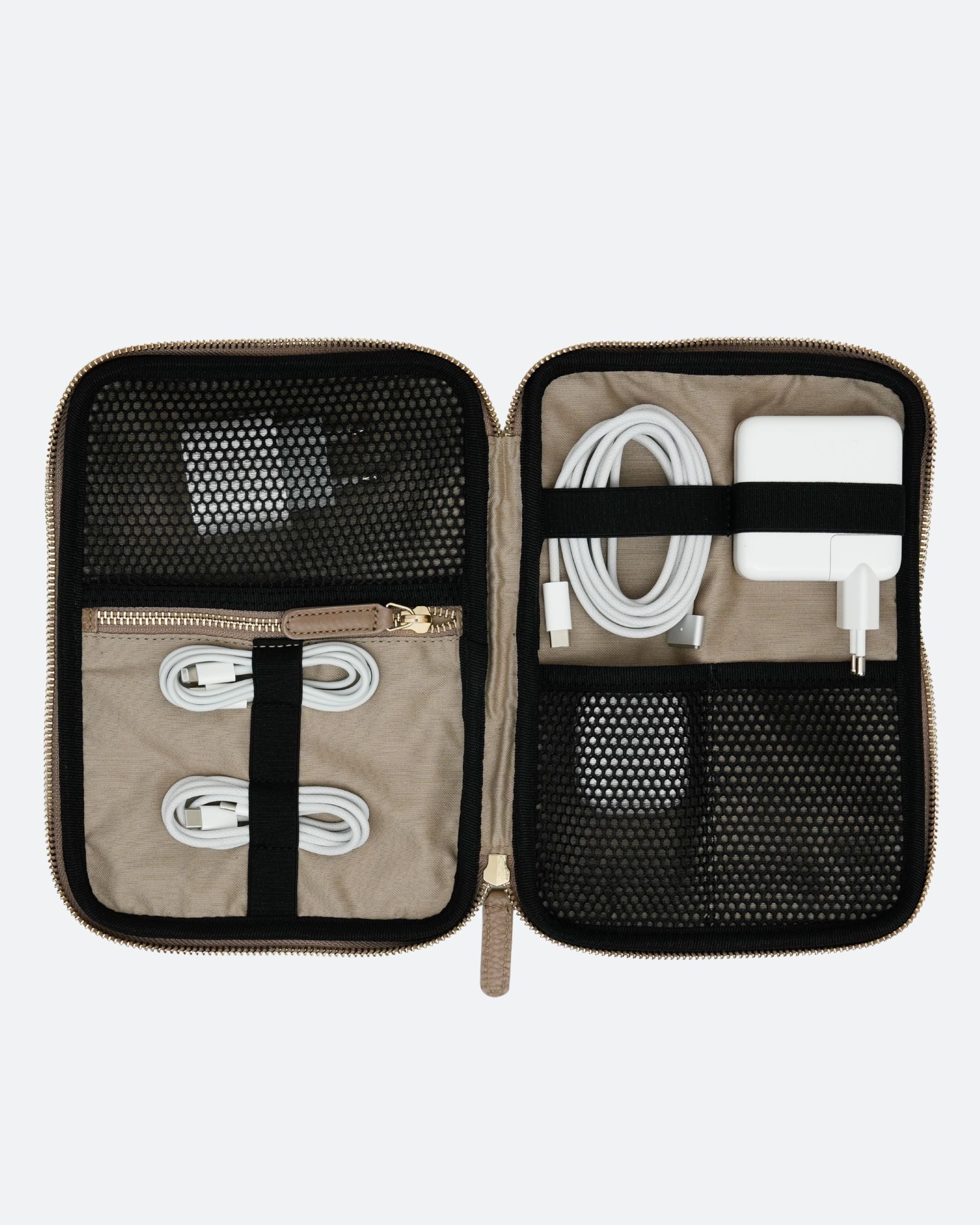 ALEMI Zurich | TECHNOPARK | Accessoires | Greige | Soft Grain Leather | Inside with equipment white