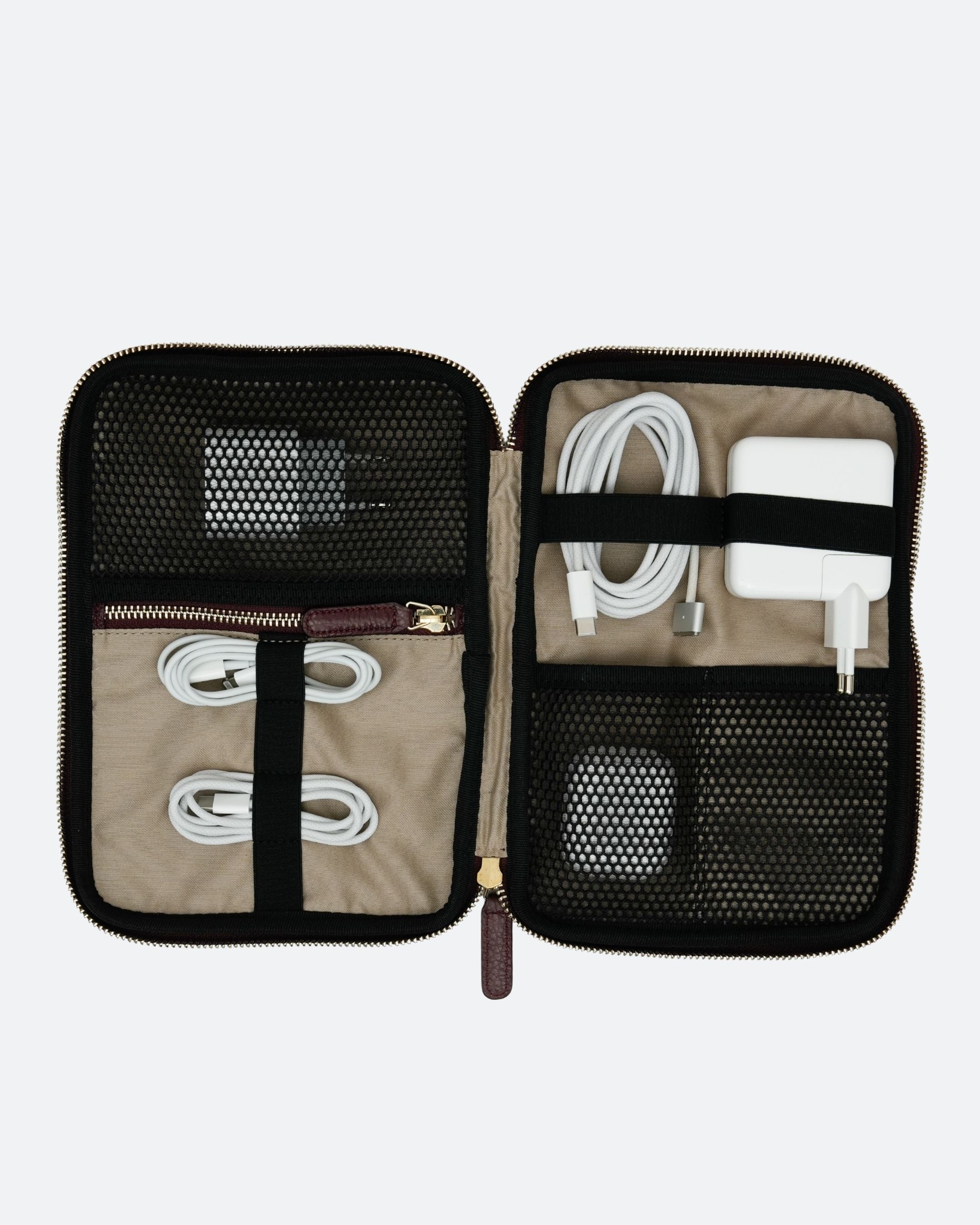 ALEMI Zurich | TECHNOPARK | Accessoires | Maroon Red | Soft Grain Leather | Inside with equipment white