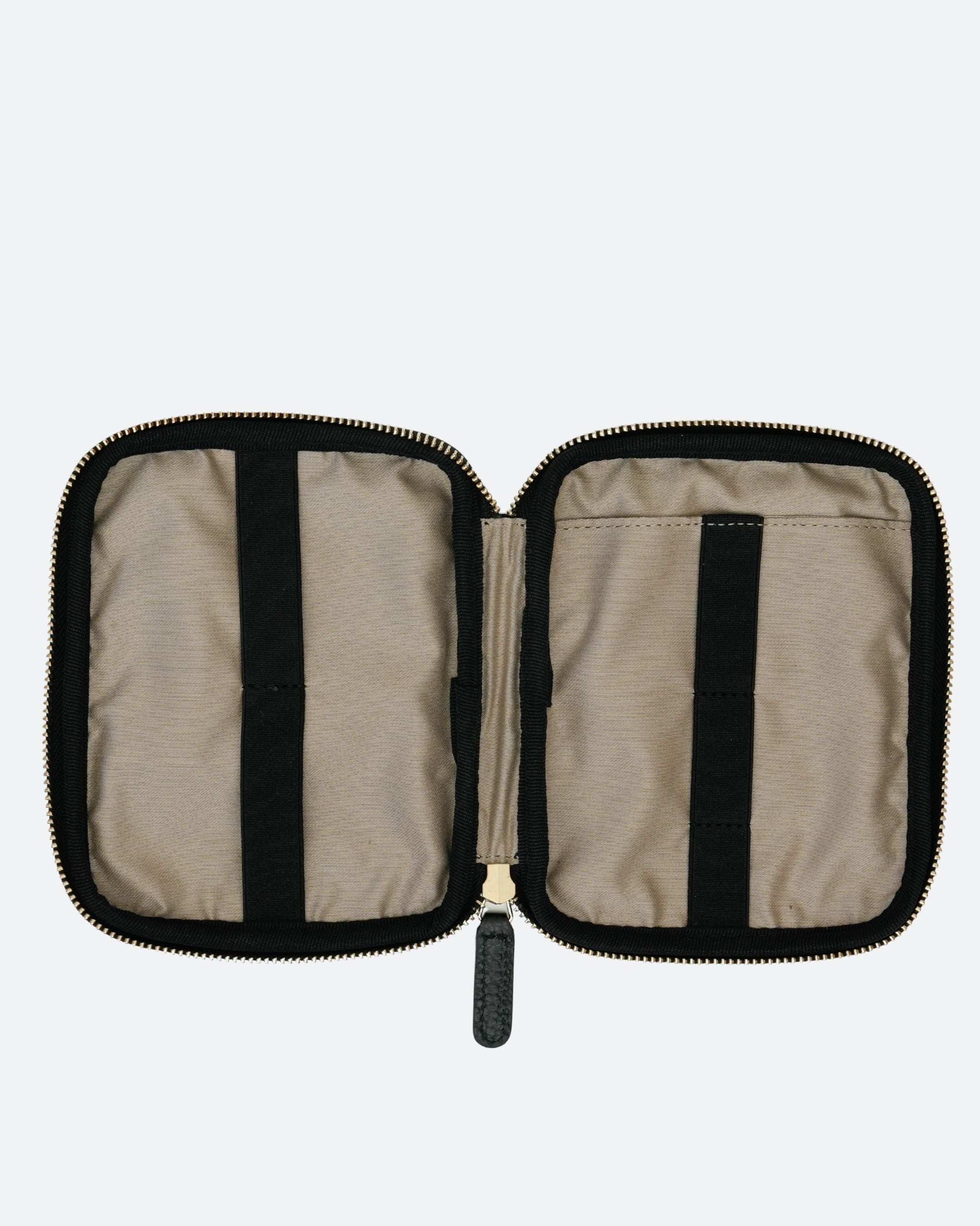 ALEMI Zurich | TECHNOPARK SMALL | Accessoires | Black | Soft Grain Leather | Inside empty