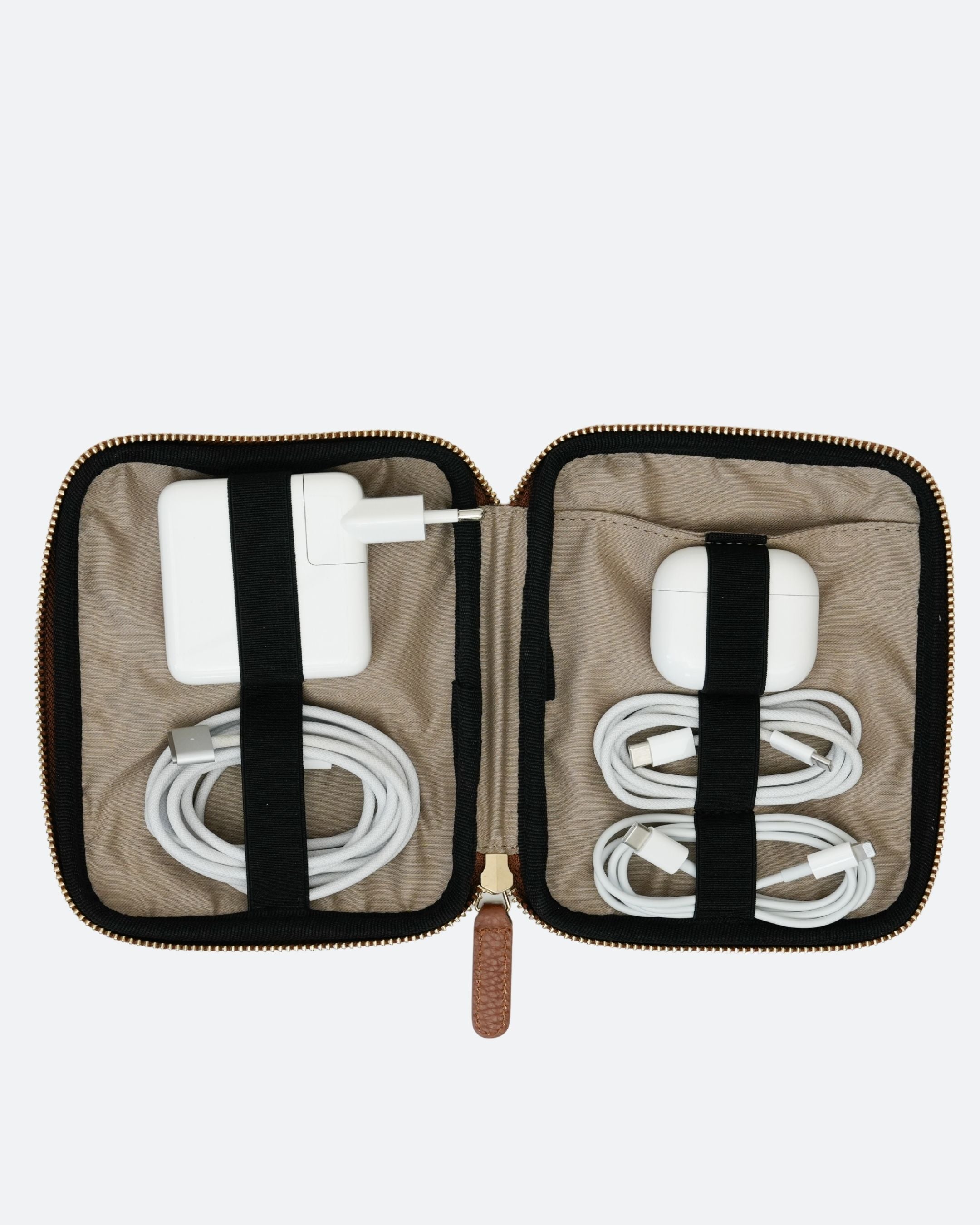 ALEMI Zurich | TECHNOPARK SMALL | Accessoires | Cognac | Soft Grain Leather | Inside with equipment white