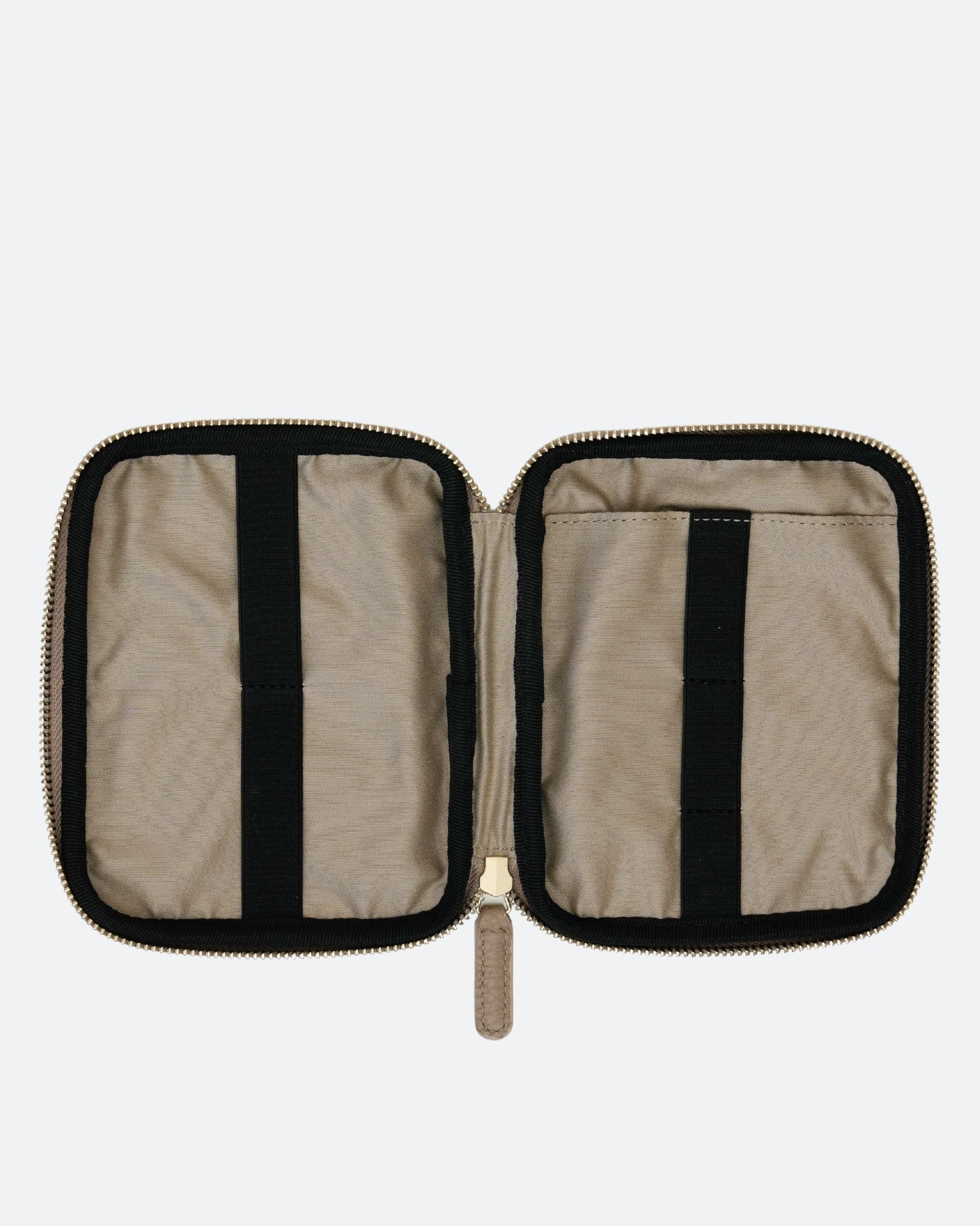 ALEMI Zurich | TECHNOPARK SMALL | Accessoires | Greige | Soft Grain Leather | Inside empty