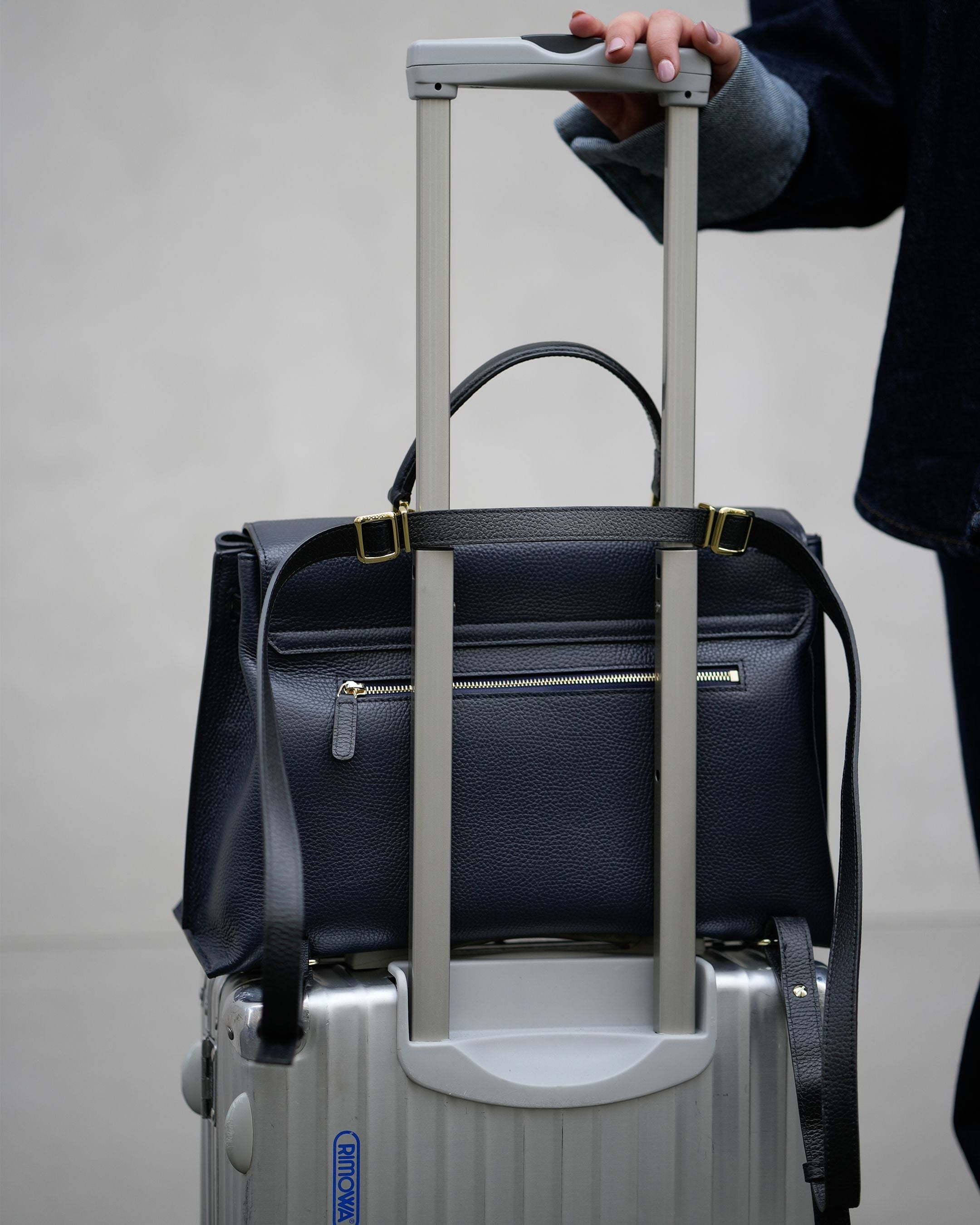 ALEMI Zurich | VIADUKT WORK | Laptop Bag | Black-Navy | Soft Grain Leather | Bag on suitcase
