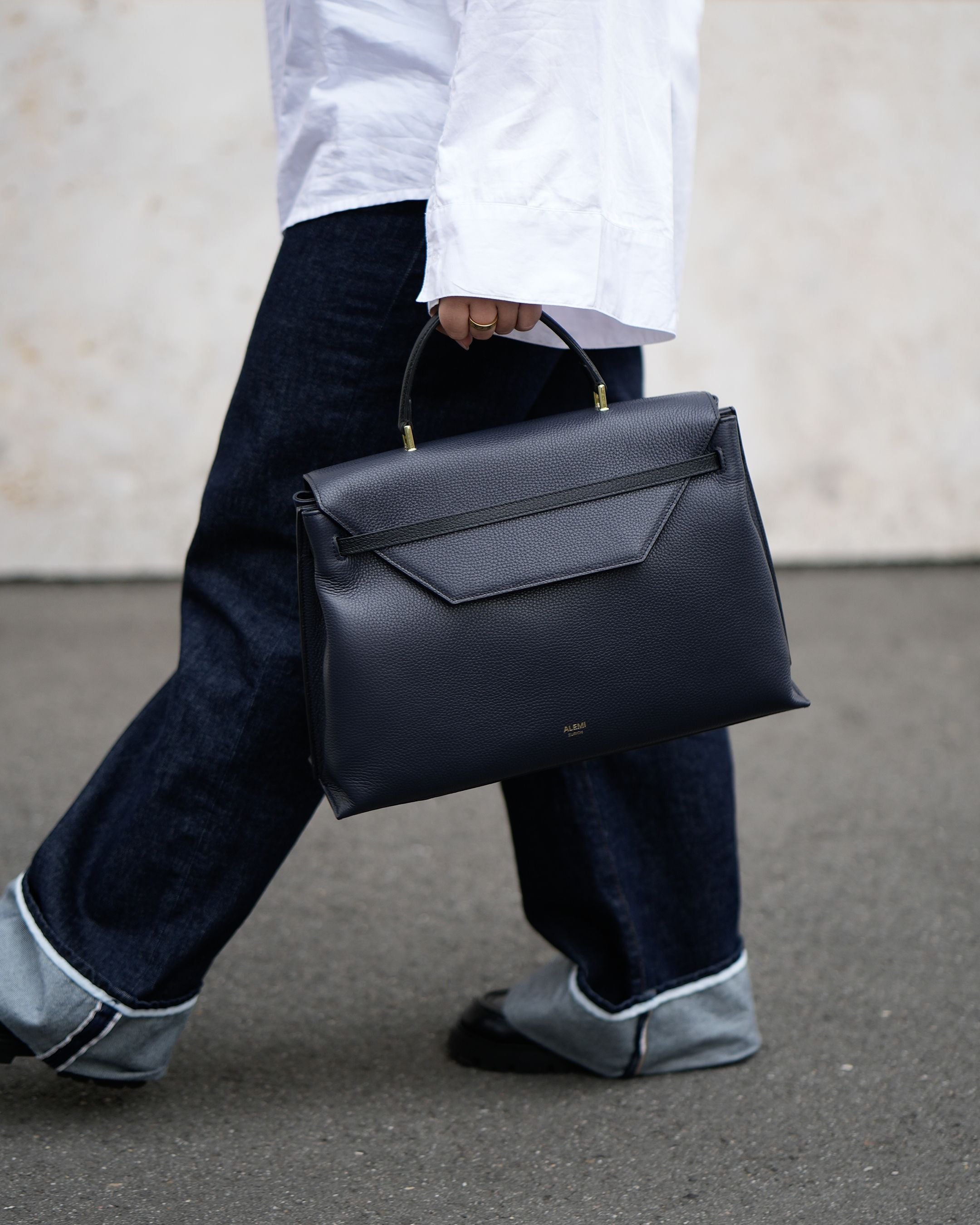 ALEMI Zurich | VIADUKT WORK | Laptop Bag | Black-Navy | Soft Grain Leather | Bag on top handle