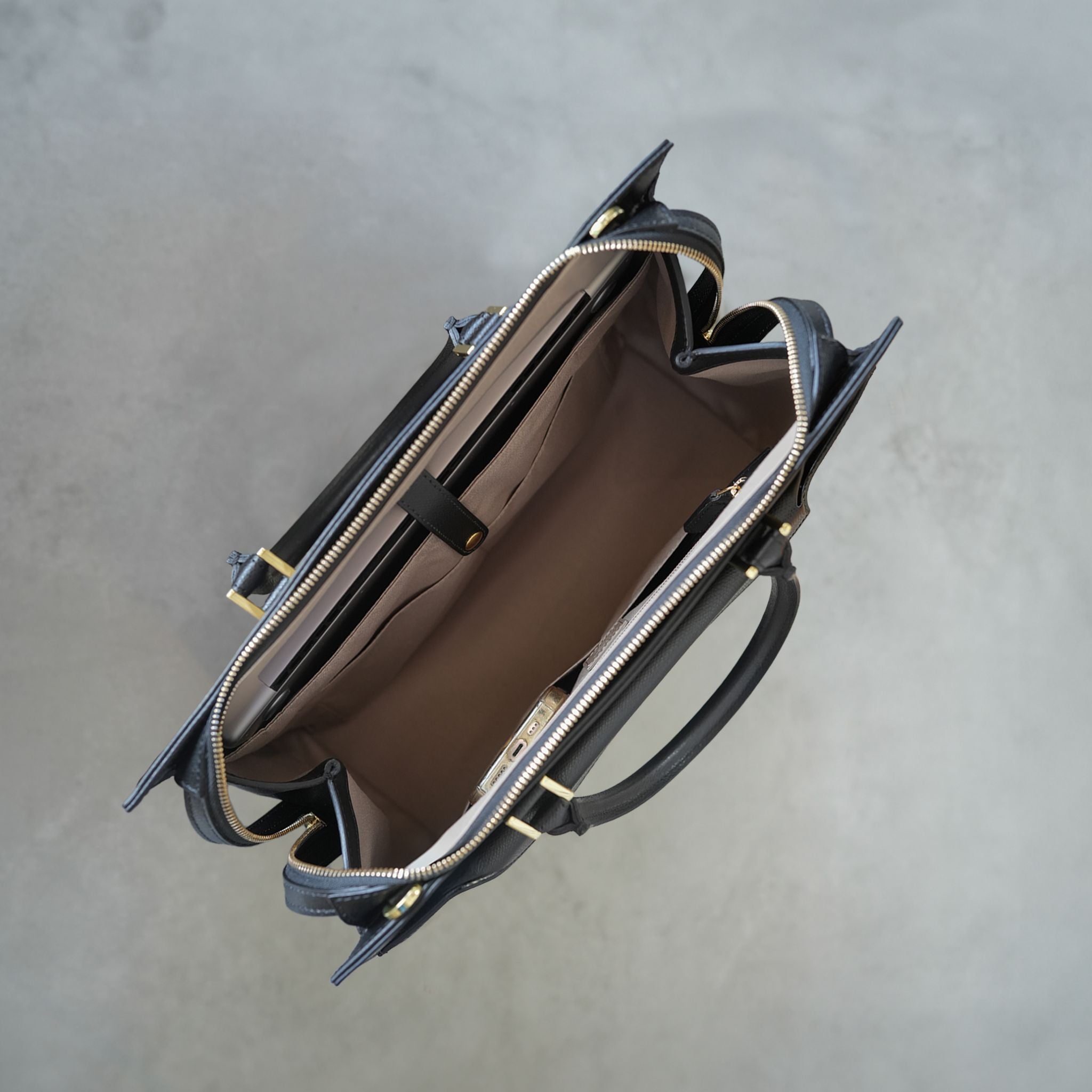 AMELI Zurich | CENTRAL | Black | Pebbled Leather | Inside