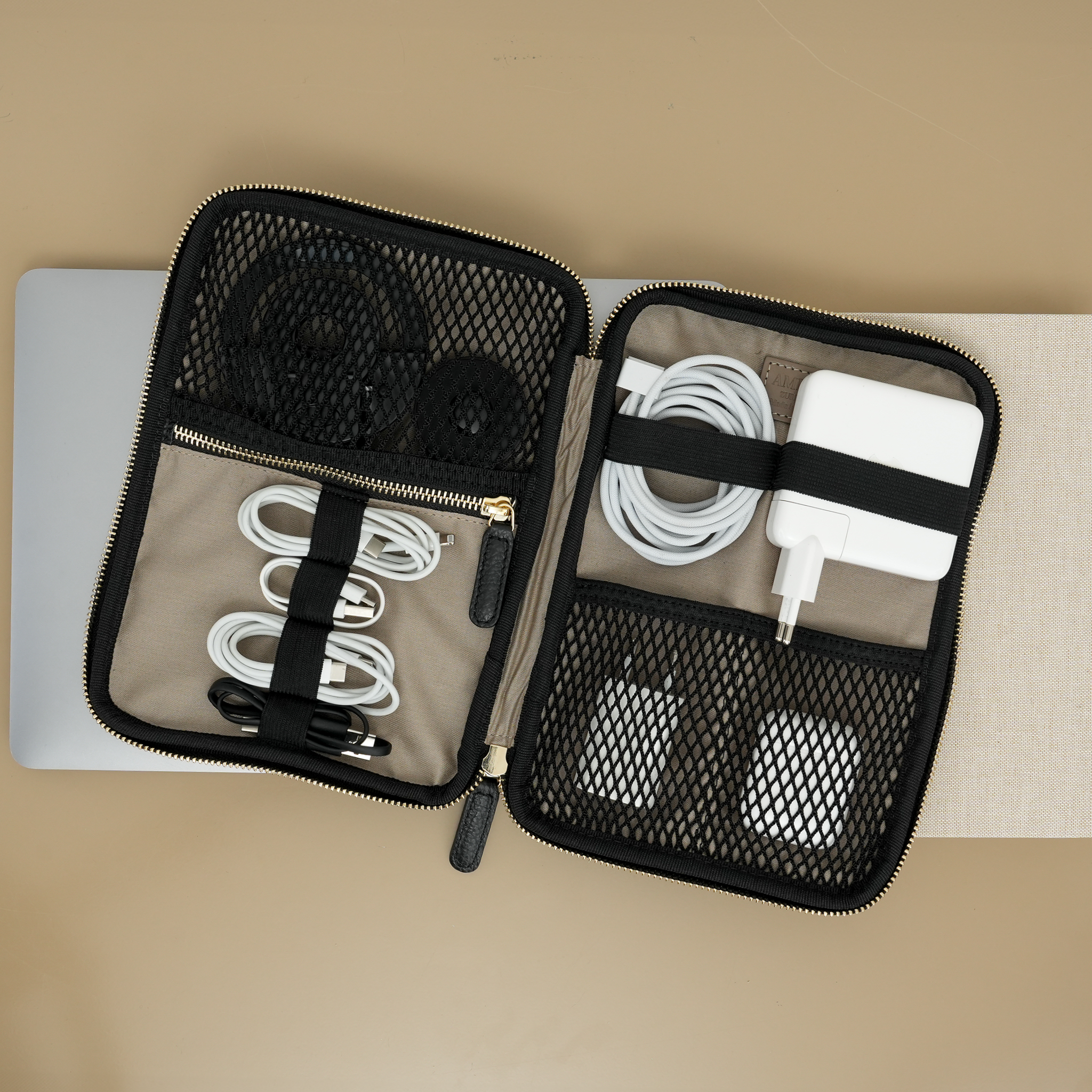 AMELI Zurich | TECHNOPARK | Black | Classic | Golden Hardware | Inside