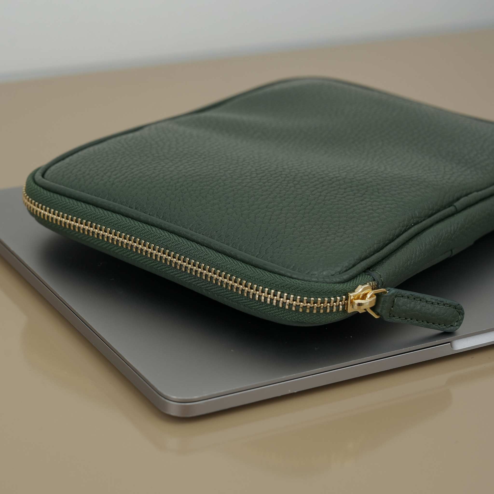 AMELI Zurich | TECHNOPARK | Dark Green | Classic | Golden Hardware | Side