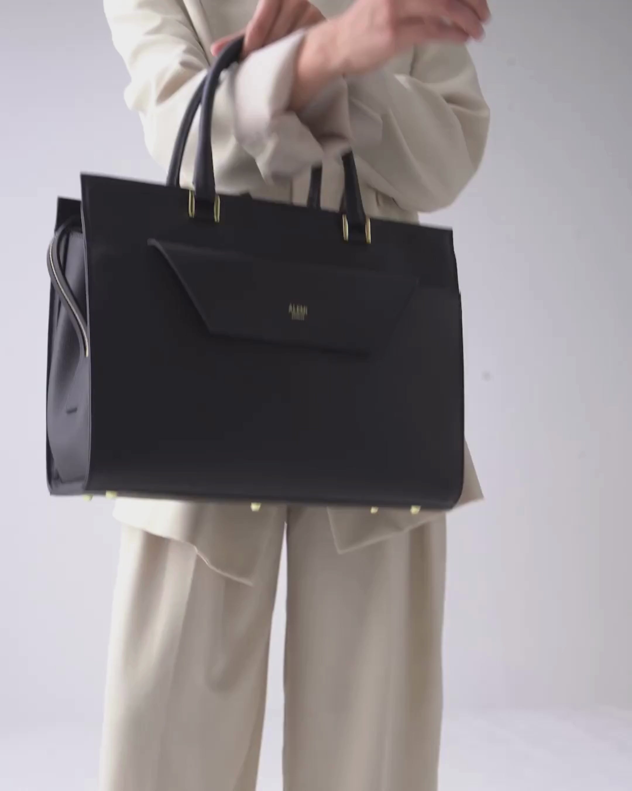 ALEMI Zurich | CENTRAL | Laptop Bag | Black | Pebbled Leather | Video