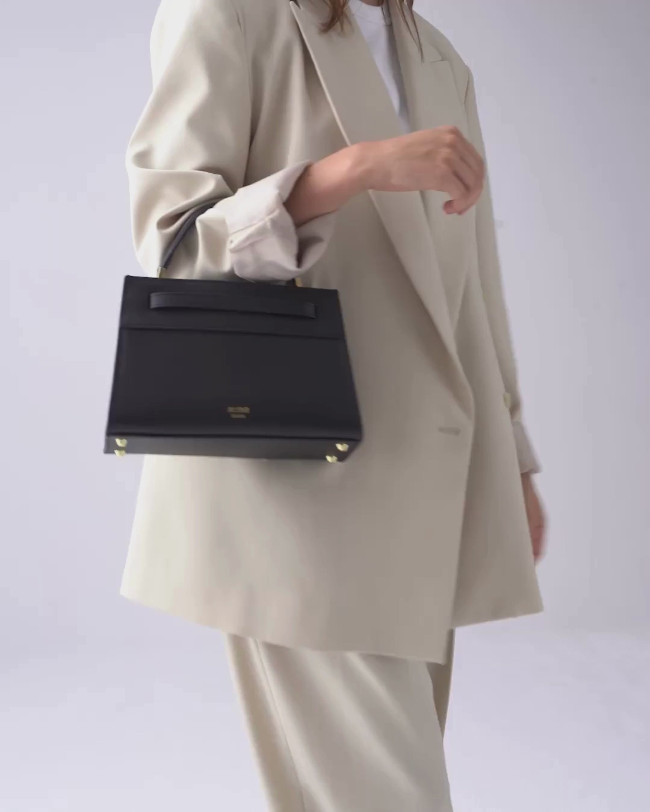 ALEMI Zurich | SEEFELD MINI | Small Bag | Black | Pebbled Leather | Video