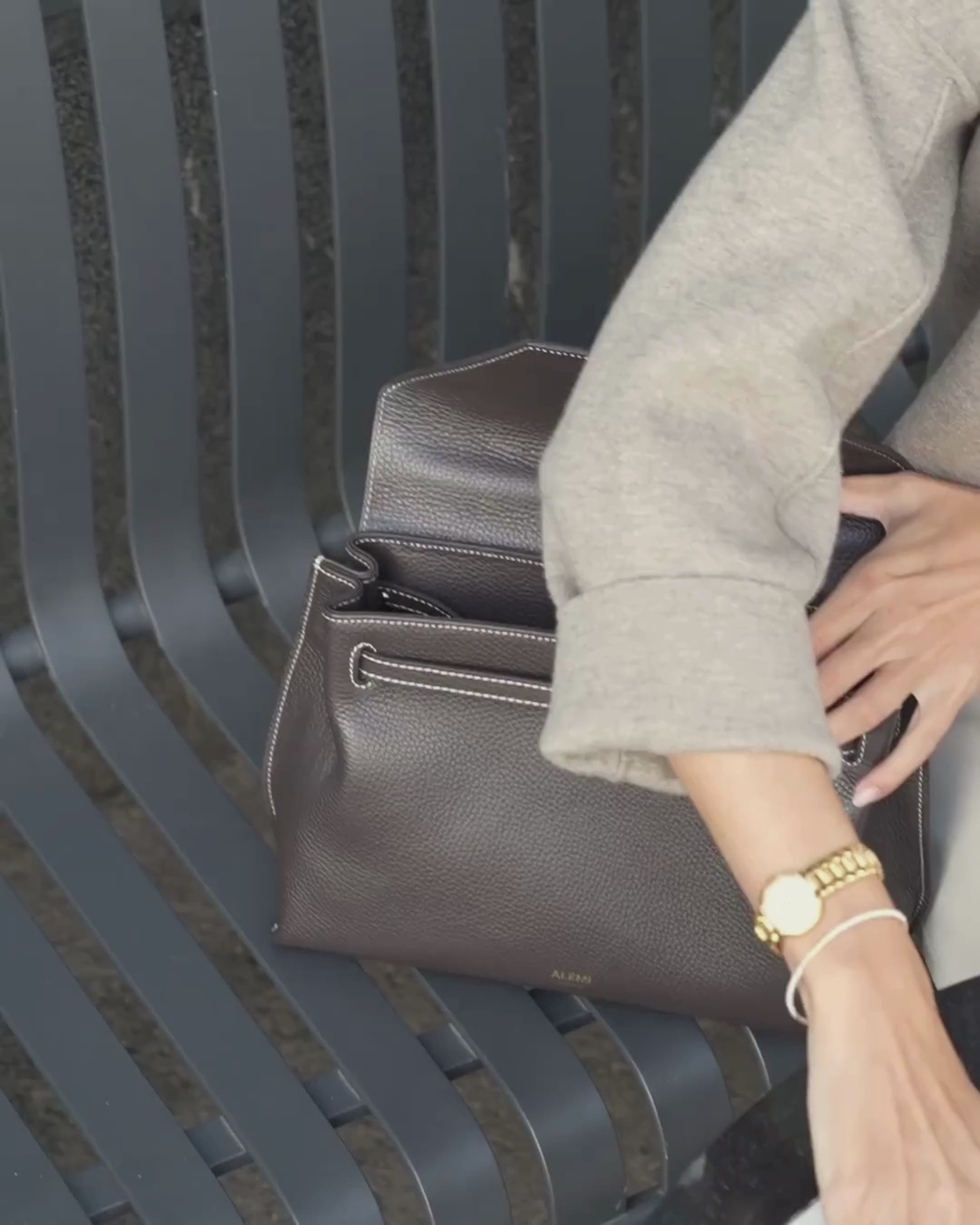 ALEMI Zurich | VIADUKT | Small Bag | Dark Brown | Soft Grain Leather | Video