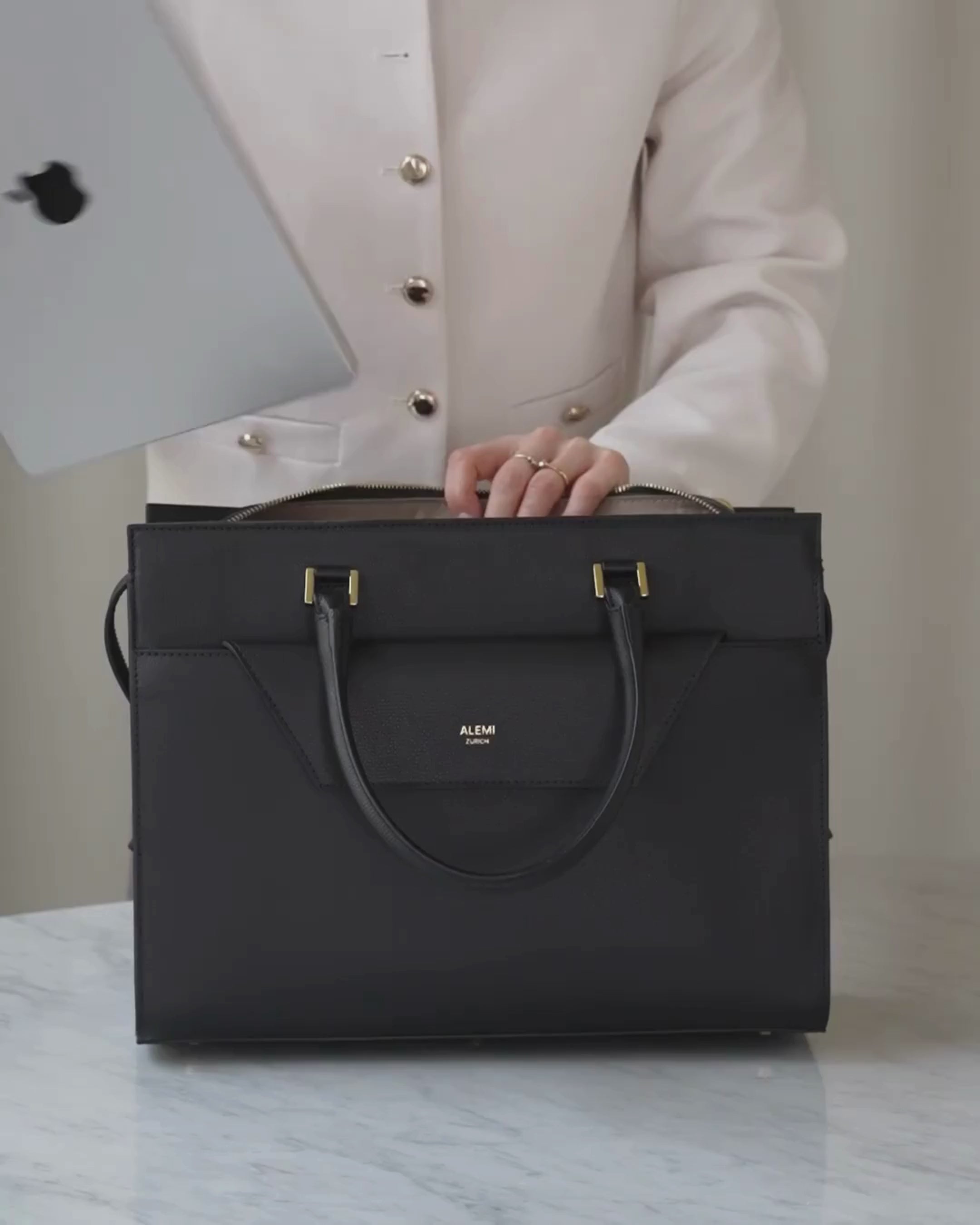 ALEMI Zurich | CENTRAL | Laptop Bag | Black | Pebbled Leather | Video packing