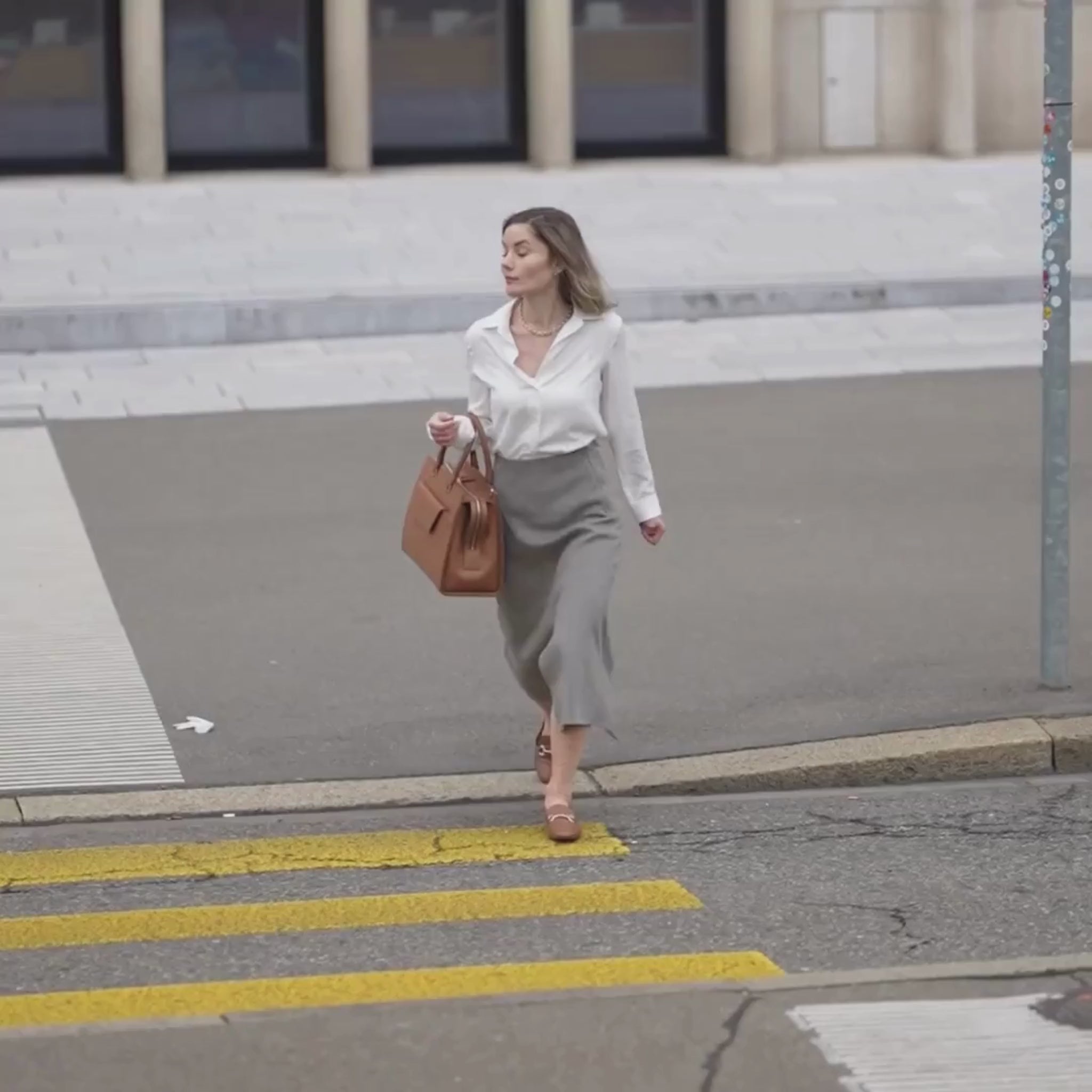 AMELI Zurich | CENTRAL | Cognac | Pebbled Leather | Video