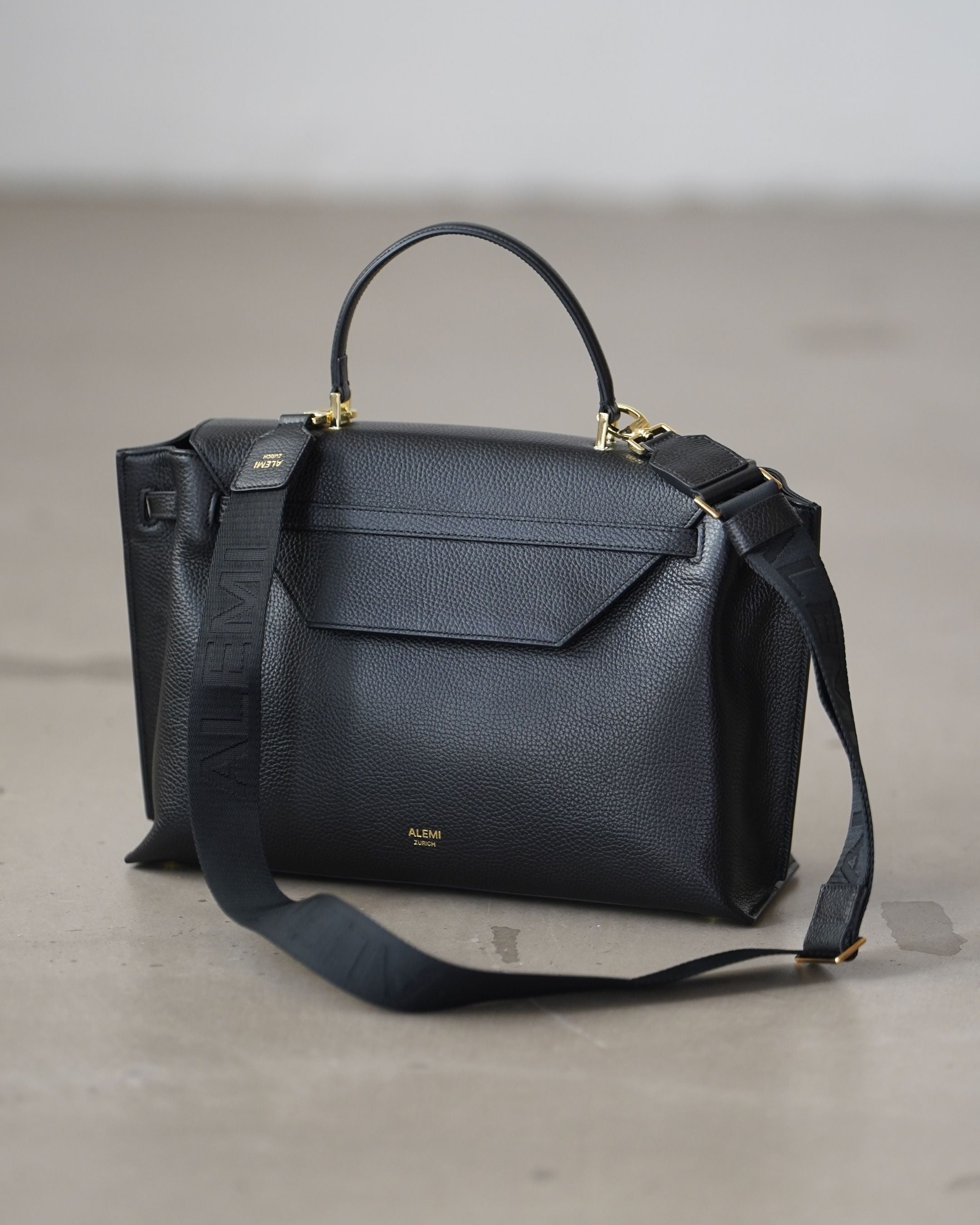 ALEMI Zurich | Adjustable Strap | Black | Soft Grain Leather | Strap on Viadukt Work Laptop Bag