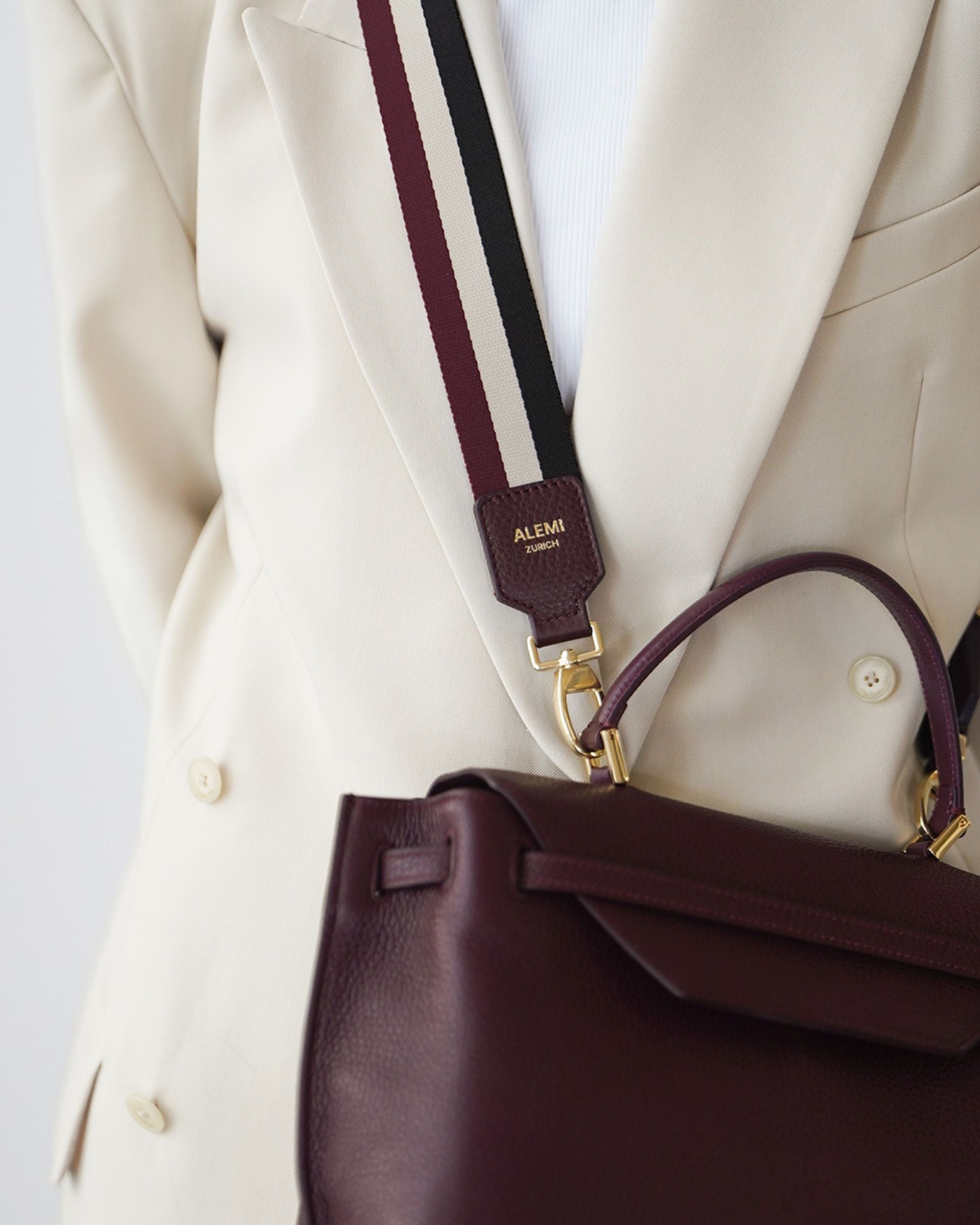 ALEMI Zurich | Adjustable Strap | Maroon with Black | Soft Grain Leather | Model Crossbody on Viadukt Small Bag