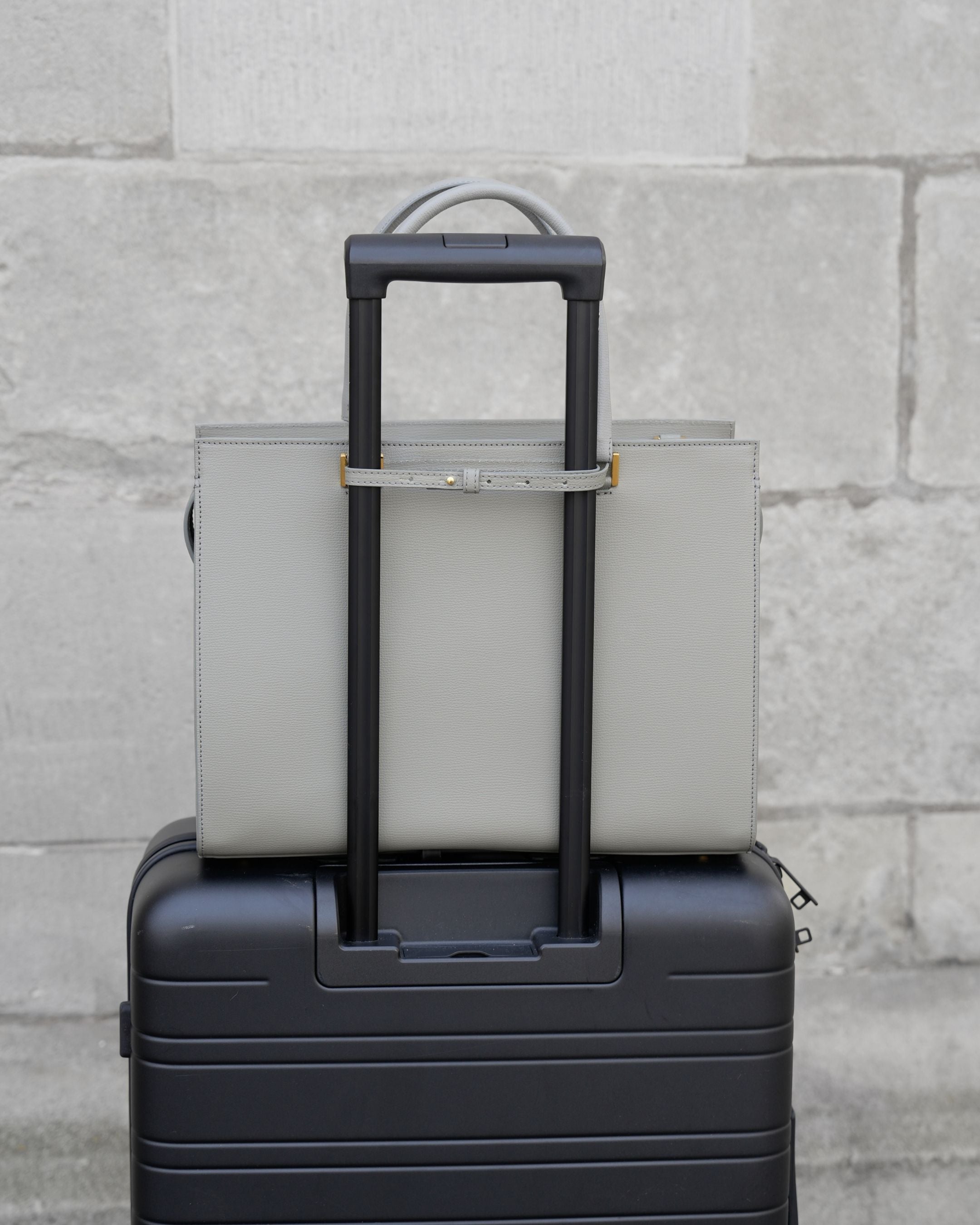 ALEMI Zurich | CENTRAL | Laptop Bag | Slate Gray | Pebbled Leather | Bag on suitcase