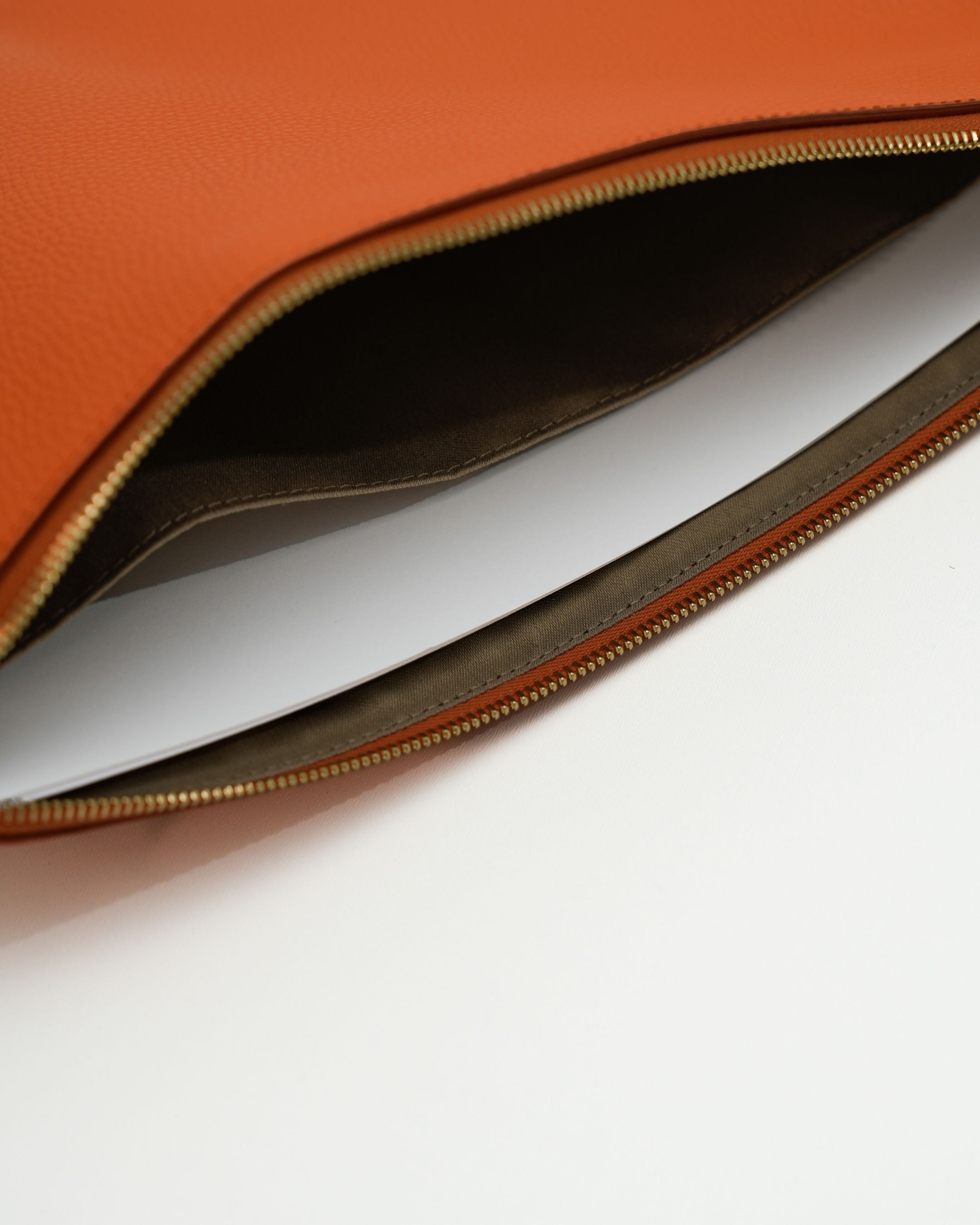 ALEMI Zurich | LAPTOP CASE | Accessoires | Burnt Orange | Soft Grain Leather | Inside