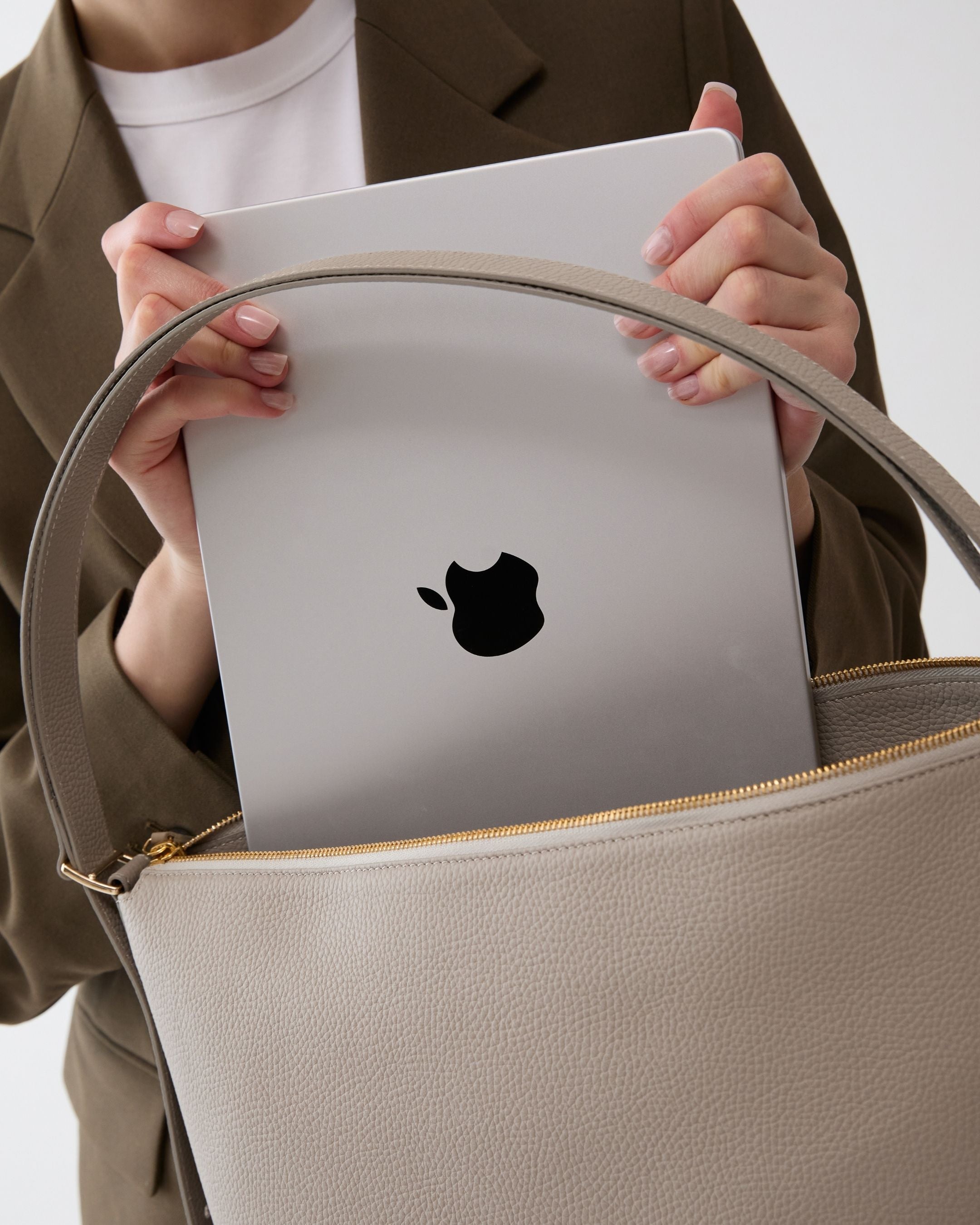 ALEMI Zurich | LETTEN | Laptop Bag | Beige | Soft Grain Leather | Bag with laptop