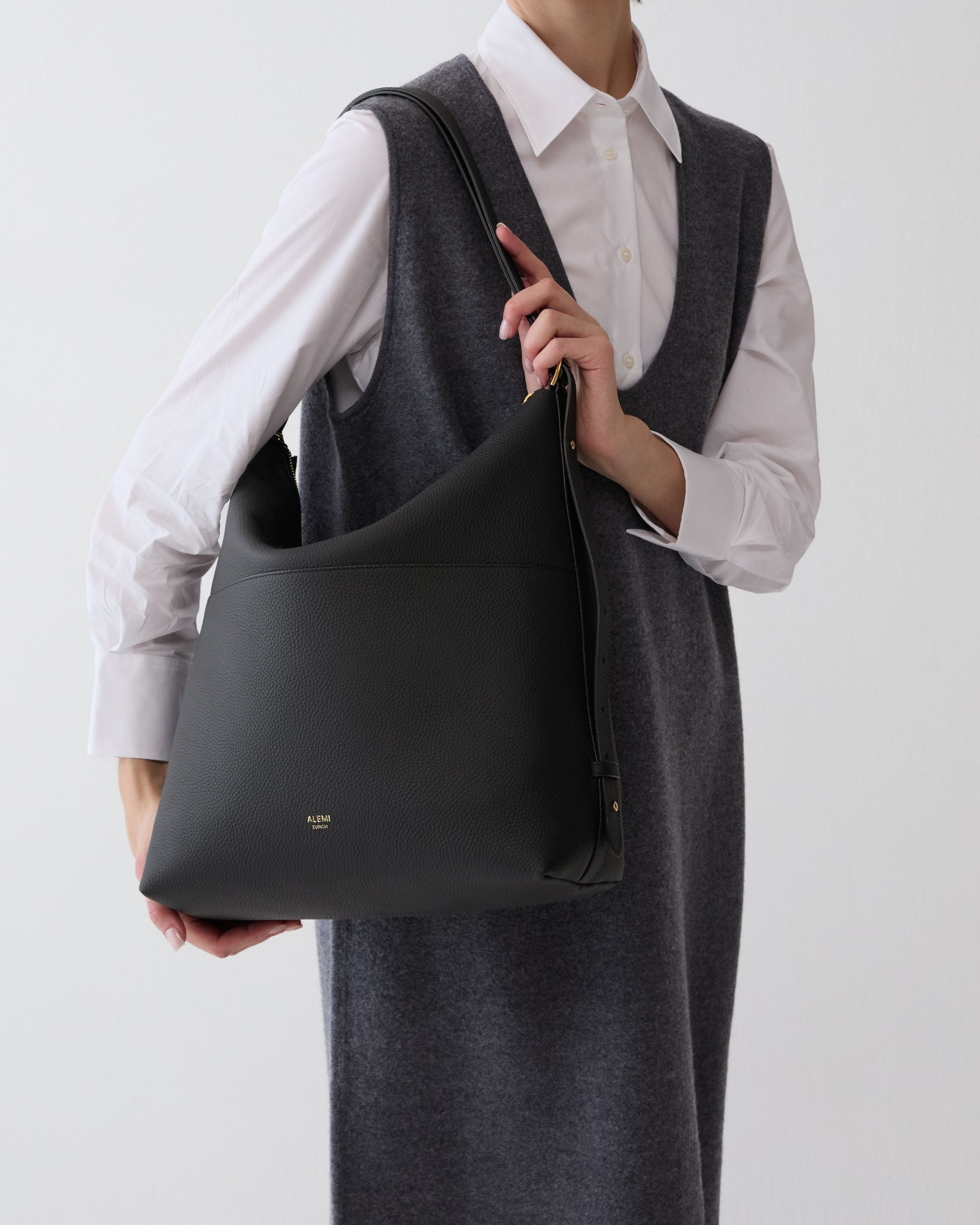 ALEMI Zurich | LETTEN | Laptop Bag | Black | Soft Grain Leather | Short handle on shoulder