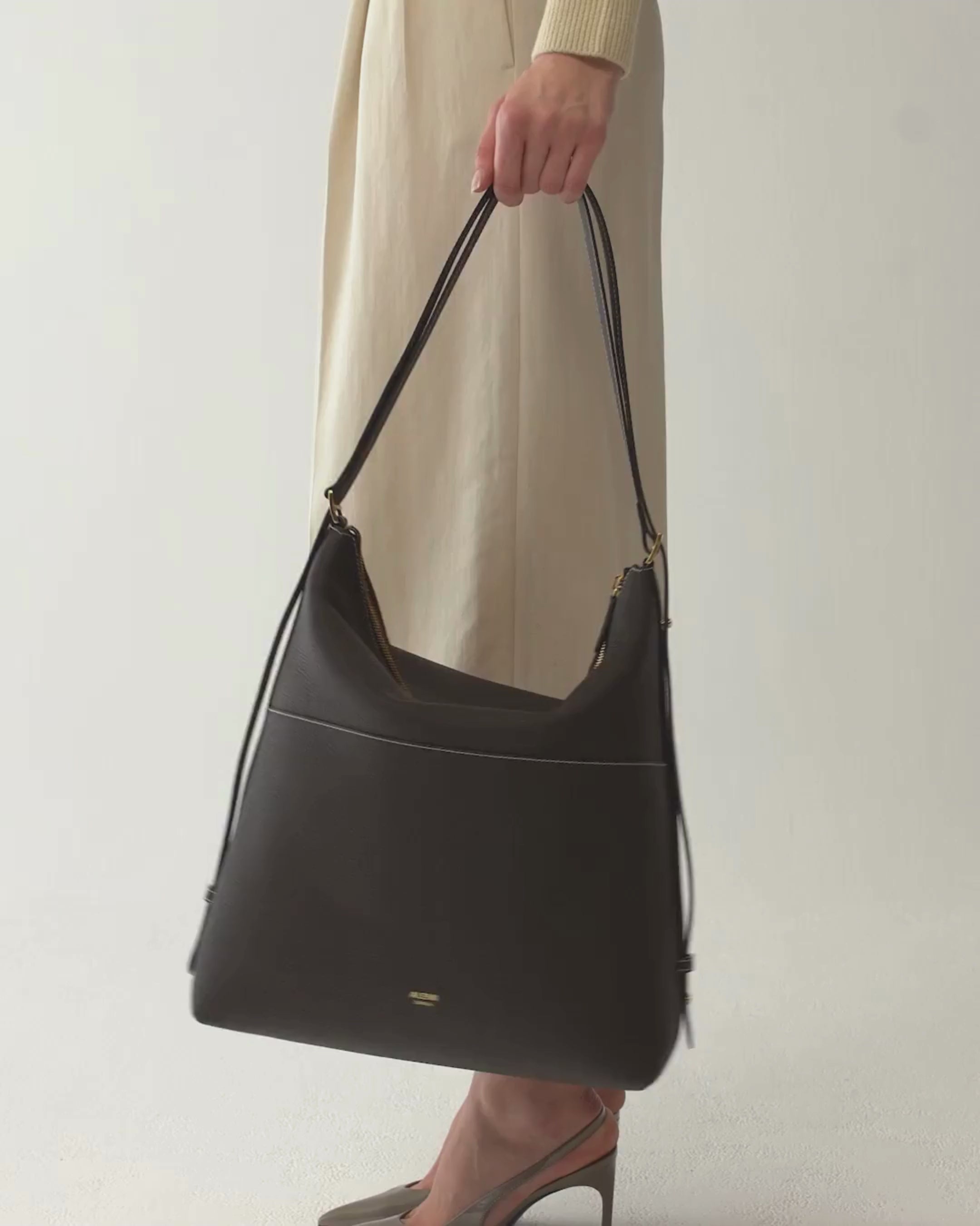 ALEMI Zurich | LETTEN | Laptop Bag | Dark Brown | Soft Grain Leather | Bag video