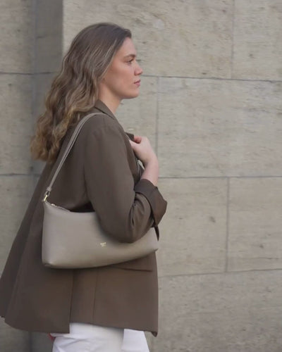 ALEMI Zurich | LETTEN SMALL | Small Bag | Beige I Soft Grain Leather | Bag video