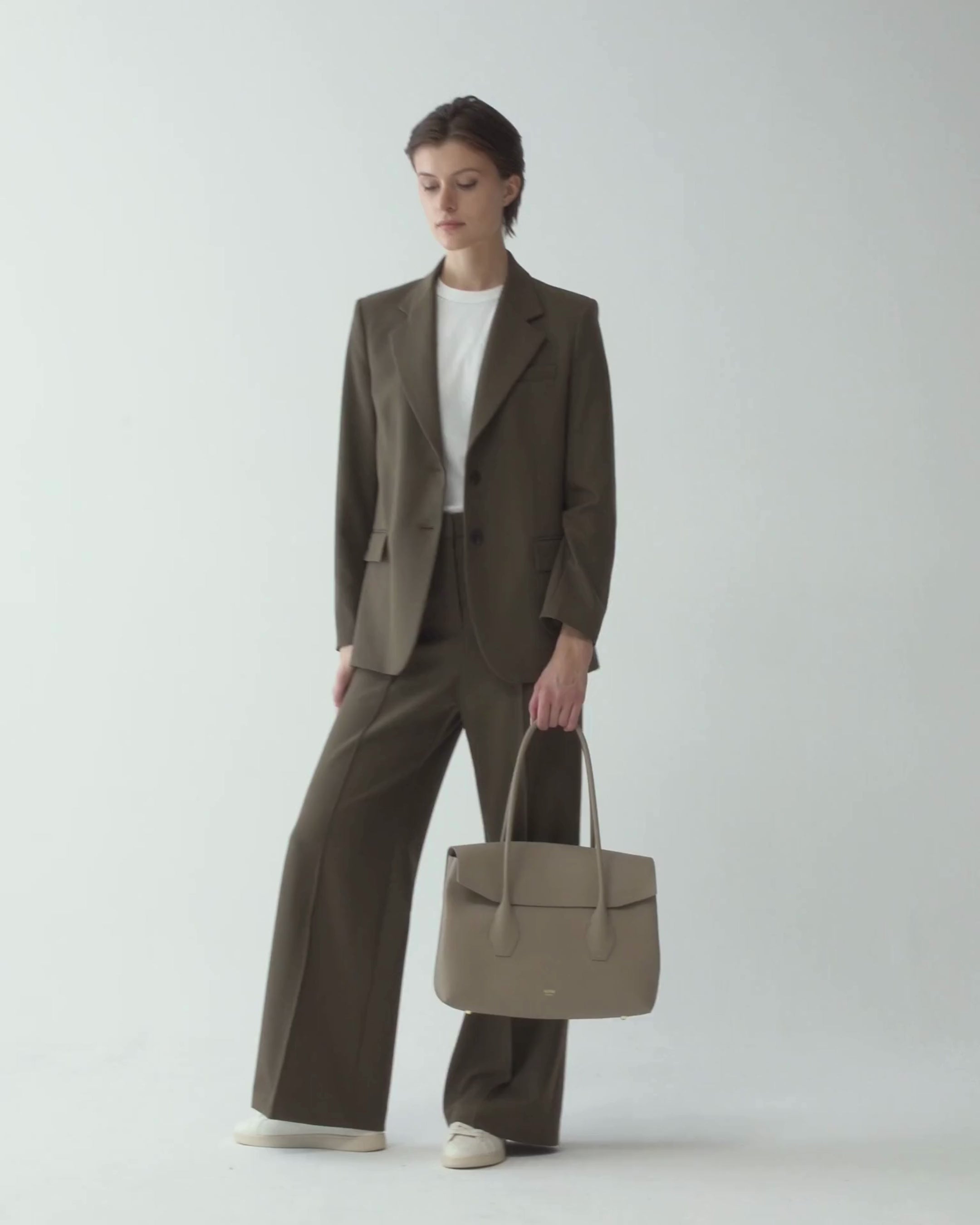 ALEMI Zurich | IDA | Laptop Bag | Beige|  Soft Grain Leather | Video