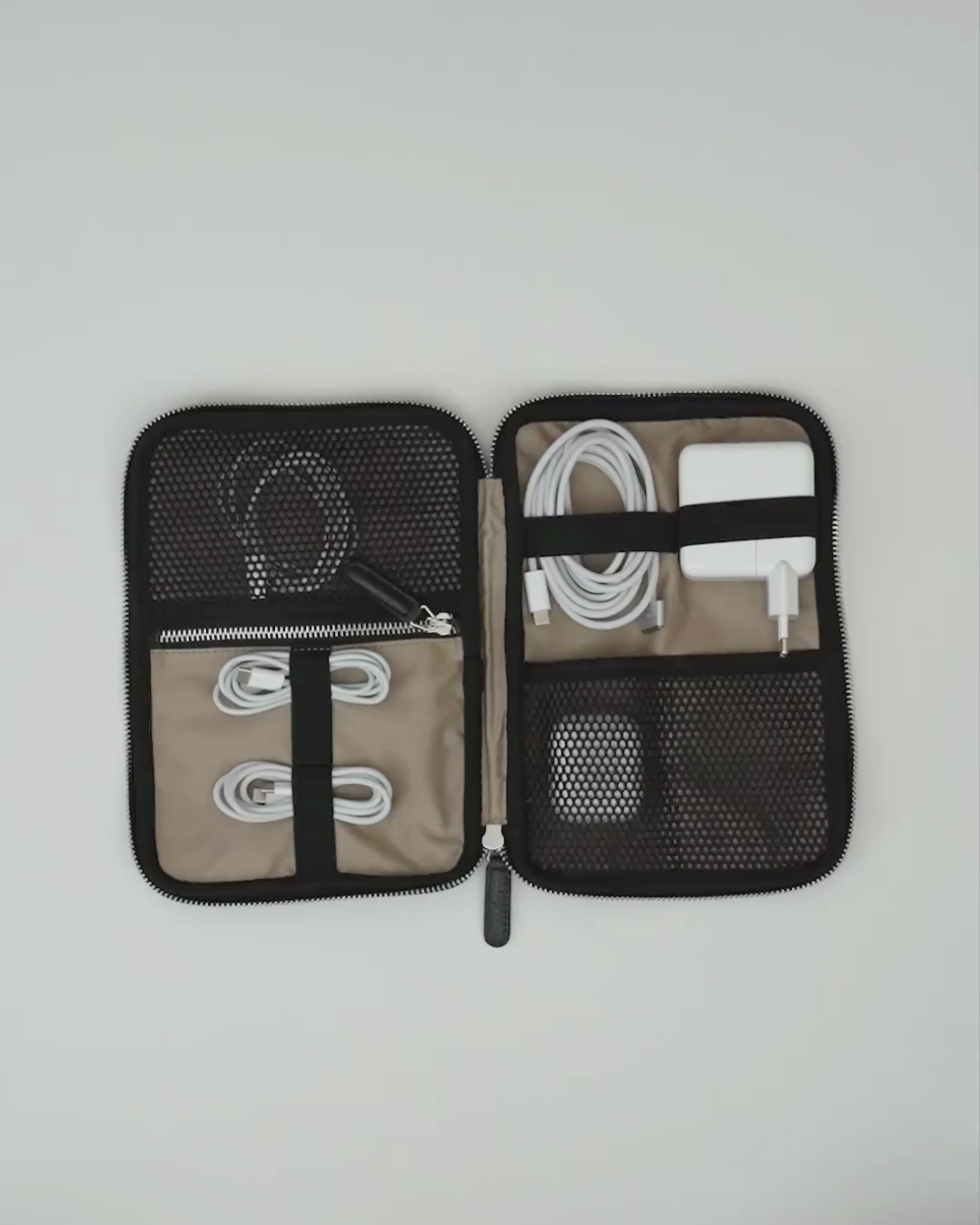 ALEMI Zurich | TECHNOPARK | Accessoires | Black with Silver Hardware | Soft Grain Leather | Video