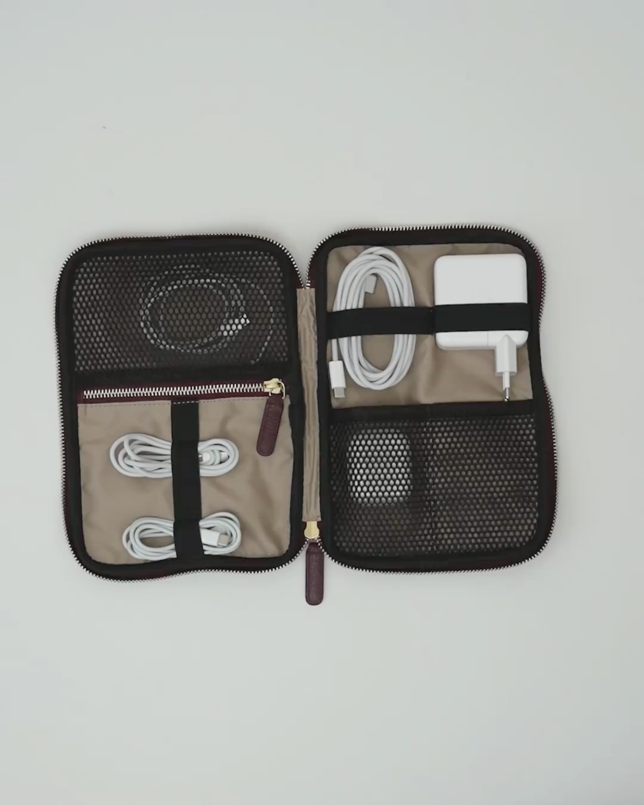 ALEMI Zurich | TECHNOPARK | Accessoires | Maroon Red | Soft Grain Leather | Video